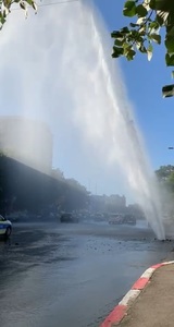 Constanţa: O conductă de apă caldă s-a spart şi s-a transformat într-o fântână arteziană / Mai multe cartiere au rămas fără apă caldă - FOTO/ VIDEO
