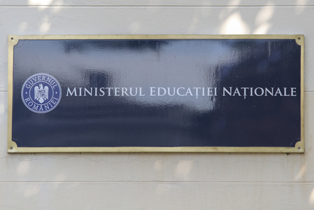 Ministerul Educaţiei: 20.948 de elevi vor beneficia în acest an şcolar de bursa ”Bani de liceu” 

