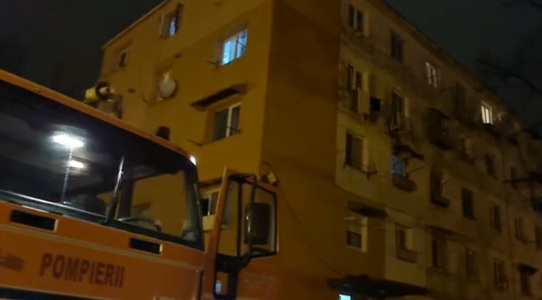 Douăzeci de persoane, evacuate în urma unui incendiu la un bloc din Craiova / Focul a fost provocat de un scurtcircuit - VIDEO