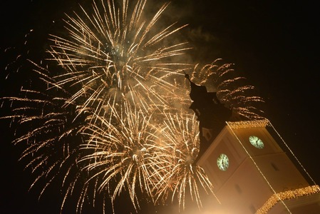 Spectacol de muzică electronică şi peste 10.000 de focuri de artificii, în Braşov, în noaptea de Revelion
