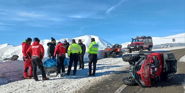 Intervenţii ale salvamontiştilor în zone turistice: În Gorj, un turist e grav rănit după un accident cu ATV. Pe Valea Prahovei o persoană şi-a rupt un picior la schi