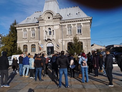 Părinţii din Dâmboviţa care au copii şcolari, chemaţi la protest faţă de lipsa de acţiune a autorităţilor cu privire la bullying / Protestul, după ce un copil a fost mutat dintr-o şcoală pe motiv că îşi agresa colegii
