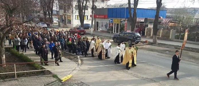 Mii de credincioşi participă, sâmbătă după amiază, la procesiunile de Florii organizate în zeci de oraşe din ţară VIDEO / FOTO
