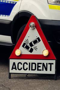Prahova: Accident pe DN1 A. Un autoturism s-a răsturnat, o femeie fiind rănită