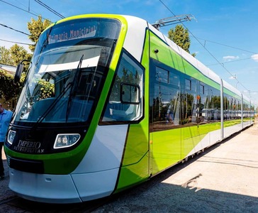 Nicuşor Dan: A fost pus în circulaţie ultimul tramvai Astra Imperio pe linia 25. Cele 12 tramvaie noi vor asigura o suplimentare a capacităţii actuale de transport de 3.100 de călători/oră/sens cu aproximativ 17%