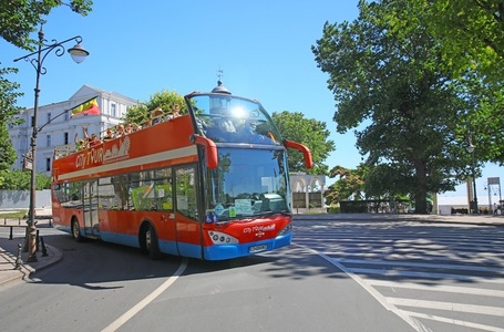 Constanţa: Autobuzele etajate au fost reintroduse în minivacanţa de 1 Mai - FOTO
