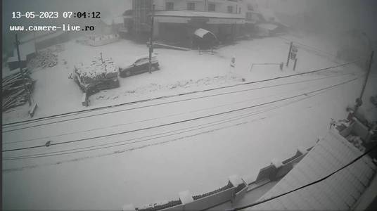 UPDATE - Strat consistent de zăpadă în Carpaţii Meridionali şi Occidentali / 240 de la Vârful Omu şi 192 la Bâlea Lac / Ninge abundent la Rânca / Drumarii au acţionat pe DN 67 C - FOTO / VIDEO 