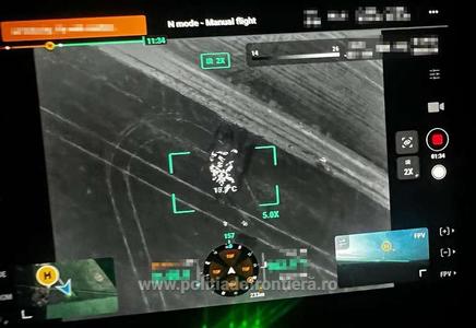 Arad: Poliţiştii au depistat, cu ajutorul unei drone, 13 cetăţeni din state afro-asiatice care au încercat să treacă ilegal frontiera în Ungaria - VIDEO