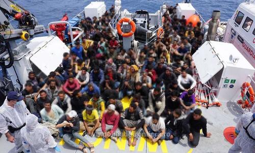 Poliţiştii de frontieră, aflaţi în misiune în Marea Mediterană, au salvat 159 de cetăţeni aflaţi în pericol, într-o ambarcaţiune. Ei au remorcat un velier cu 58 de persoane la bord către un port italian