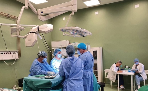 Arad: Tumoră de 4,5 kg extrasă, cu succes, de la o pacientă însărcinată
