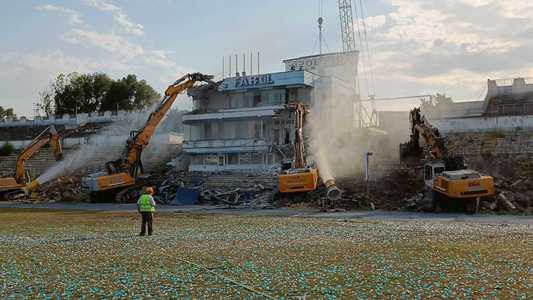 Constanţa: A început demolarea stadionului “Gheorghe Hagi” - FOTO, VIDEO