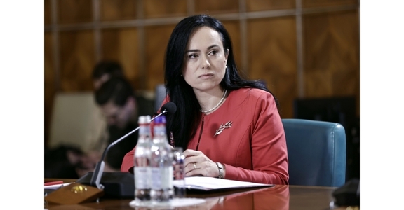 Simona Bucura-Oprescu anunţă că proiectul legii pensiilor va fi aprobat de Guvern pe 9 noiembrie: Vom avea o creştere medie a pensiilor de 40%