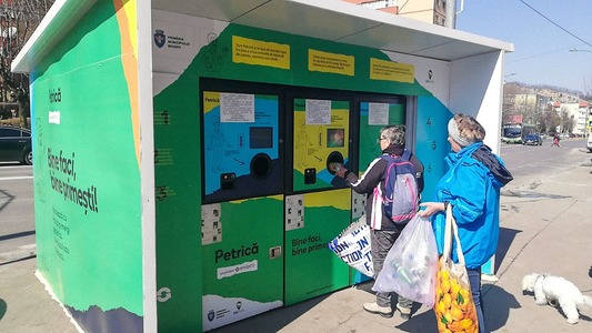 Braşov: Aparatele care colectează ambalaje reciclabile şi oferă în schimb bilete de autobuz, oprite la intrarea în vigoare a sistemului garanţie-returnare, vor fi repuse în funcţiune