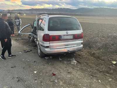 Suceava: Un accident între două maşini a avut loc în zona localităţii Capu Câmpului / Doi adulţi şi un minor au fost răniţi 
