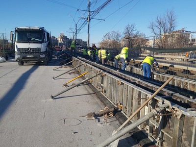 Nicuşor Dan: Continuă lucrările de reabilitare la Podul Grant. Constructorii armează, cofrează şi betonează cuva de tramvai