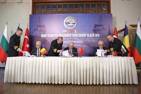 Tîlvăr: Am semnat Memorandumul privind grupul operativ pentru combaterea minelor în Marea Neagră / Agresivitatea şi dispreţul Rusiei faţă de normele de drept internaţional fac din Marea Neagră nu doar o problemă regională, ci una cu implicaţii globale