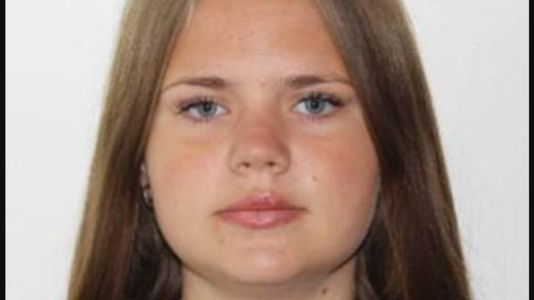 Buzău - Adolescentă care ar fi fugit cu un băiat cunoscut pe Facebook, căutată de poliţie după ce părinţii au semnalat dispariţia