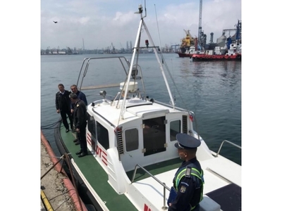 Măsurile de pază şi siguranţă a navelor acostate în porturi, verificate de poliţişti / Au fost constatate 16 infracţiuni şi aplicate amenzi de peste 30.000 de lei 
