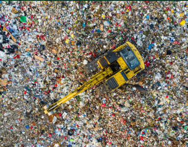 O nouă criză a deşeurilor, în Ploieşti. În unele zone, gunoiul e neridicat de două săptămâni din cauză că operatorul de salubritate are datorii mari la firma care deţine rampa de deşeuri şi care solicită de mai mult timp, plata debitelor