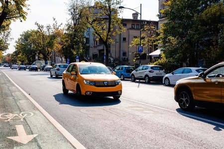 Primăria Capitalei a lansat procedura de atribuire a unui număr de 3.780 de autorizaţii taxi, dintre care 80 vor fi alocate pentru autovehiculele special adaptate transportului persoanelor cu dizabilităţi