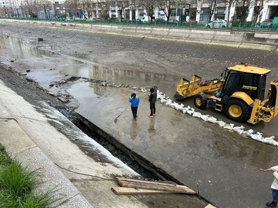Apele Române: Sectoarele golite de apă ale râului Dâmboviţa vor fi menţinute astfel în jur de 10 zile/ Este nevoie urgent de reamenajarea hidrotehnică a râului 
