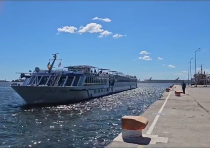 O navă fluvială a adus la Constanţa 149 de turişti, cei mai mulţi americani/ Ei vor vizita principalele atracţii ale oraşului - VIDEO