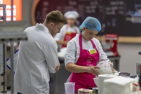 Competiţia WorldSkills de Cofetari-Patiseri şi Brutari, câştigată de elevii Bakery School. Ei vor reprezenta România la Olimpiada de Meserii de la Lyon