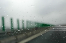 Centrul Infotrafic: Ploaie torenţială pe Autostrada A2, între Bucureşti şi Cernavodă, cu posibilitatea acumulării de apă pe carosabil şi risc de acvaplanare
