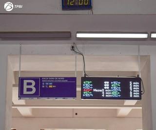 Pasagerii aflaţi în Gara de Nord au posibilitatea de a afla toate informaţiile necesare continuării călătoriei în Bucureşti, prin intermediul panourilor digitale amplasate atât în zona Biroului de Informaţii, cât şi la fiecare ieşire