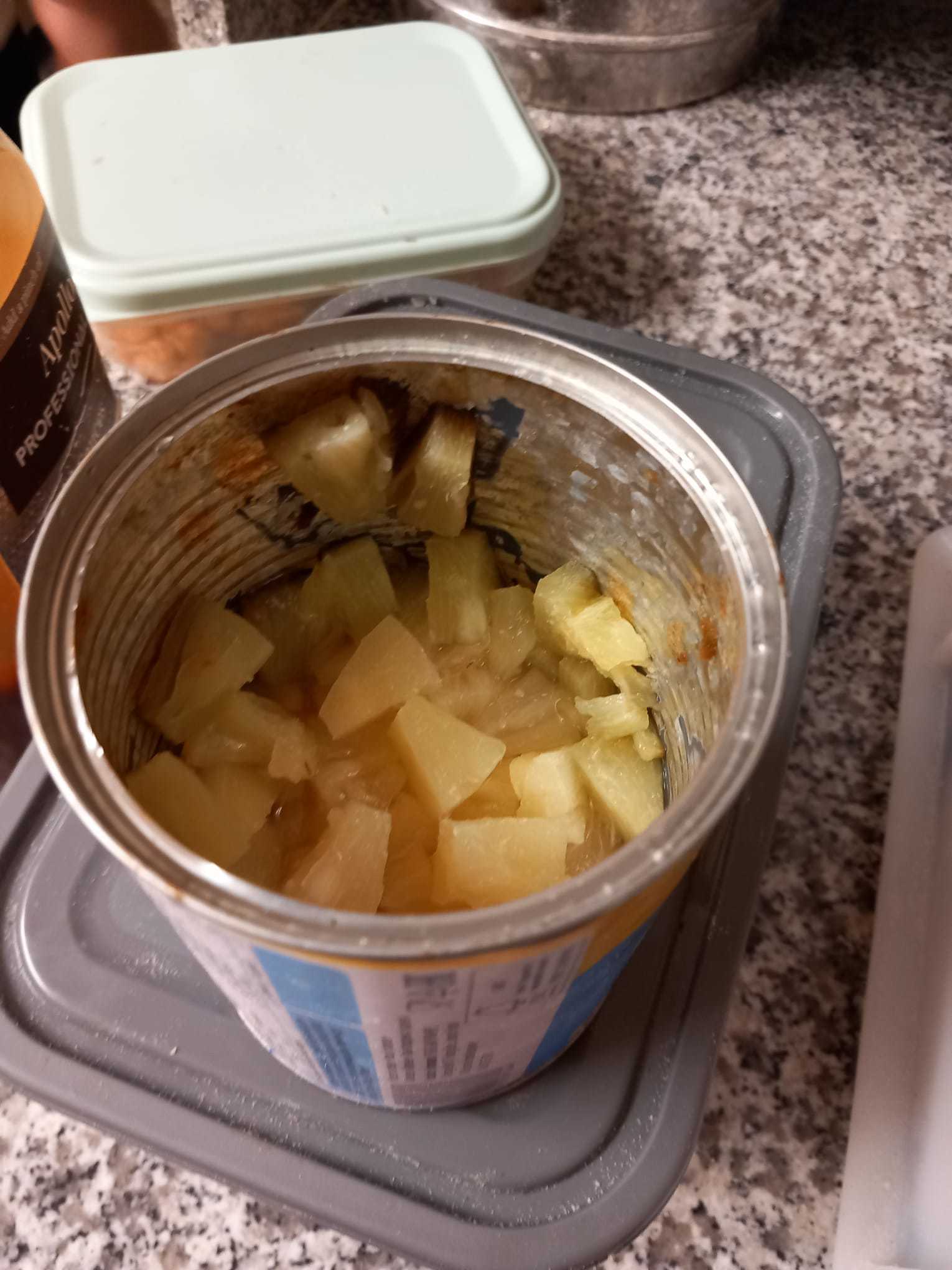 ANPC a controlat 178 de restaurante din ţară şi a închis temporar 28 dintre acestea/ Printre nereguli: produse expirate, mizerie în bucătărie, folosirea unor ustensile neprofesionale/ Au fost date amenzi de peste 1,2 milioane de lei – FOTO, VIDEO