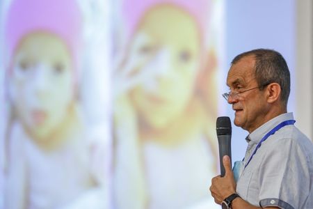 Presiune crescută pe cea mai mare secţie de ATI nou-născuţi din ţară, după închiderea celei de la Spitalul Sfânta Maria - Iaşi. Dr. Cârstoveanu: Am avut cel puţin trei copii din zonele limitrofe Spitalului din Iaşi. Suntem la maximum de pacienţi