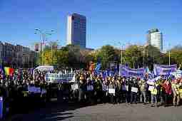 Proteste în Capitală organizate miercuri de marile confederaţii sindicale şi de „Solidaritatea Sanitară”/ Sindicaliştii cer, printre altele, creşterea salariului minim şi a pensiilor, taxare echitabilă şi stoparea austerităţii doar pentru cei vulnerabili