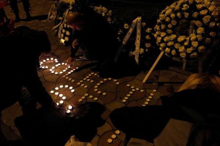 10 ANI DE LA COLECTIV - Alex şi Bogdan au pierit în urma incendiului de la Colectiv. Pentru părinţii lor, sunt zece ani de durere şi de întrebări fără răspuns