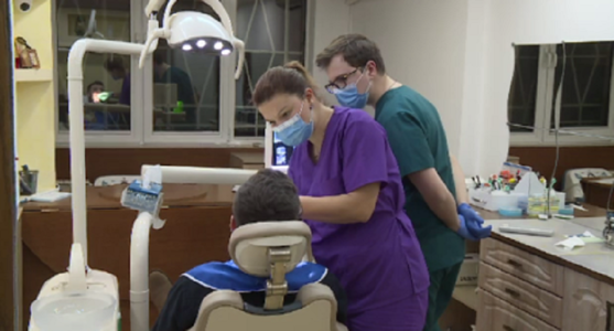 Colegiul Medicilor Stomatologi din Bucureşti discută cazul fetiţei de 2 ani care a murit după o anestezie: Medicii clinicii implicate deţin avize de exercitare a profesiei valabile / Şi Colegiul Medicilor s-a autosesizat în acest caz