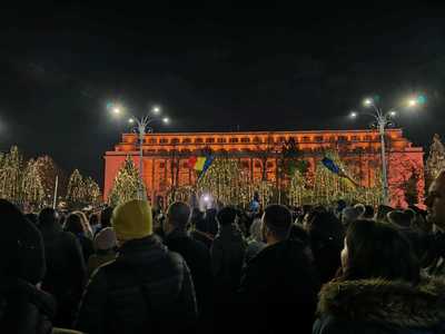 UPDATE - Noi proteste, în Bucureşti şi în alte oraşe din ţară, după ancheta Recorder/ Manifestanţii cer revocarea Liei Savonea şi ca preşedintele şi premierul să apere Justiţia - VIDEO