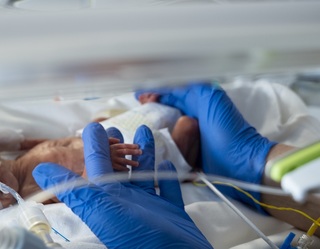 Creştere alarmantă a mortalităţii infantile/ „Salvaţi Copiii” dotează cu aparatură medicală vitală Secţia de ATI neonatală a Spitalului Universitar de Urgenţă din Bucureşti - FOTO