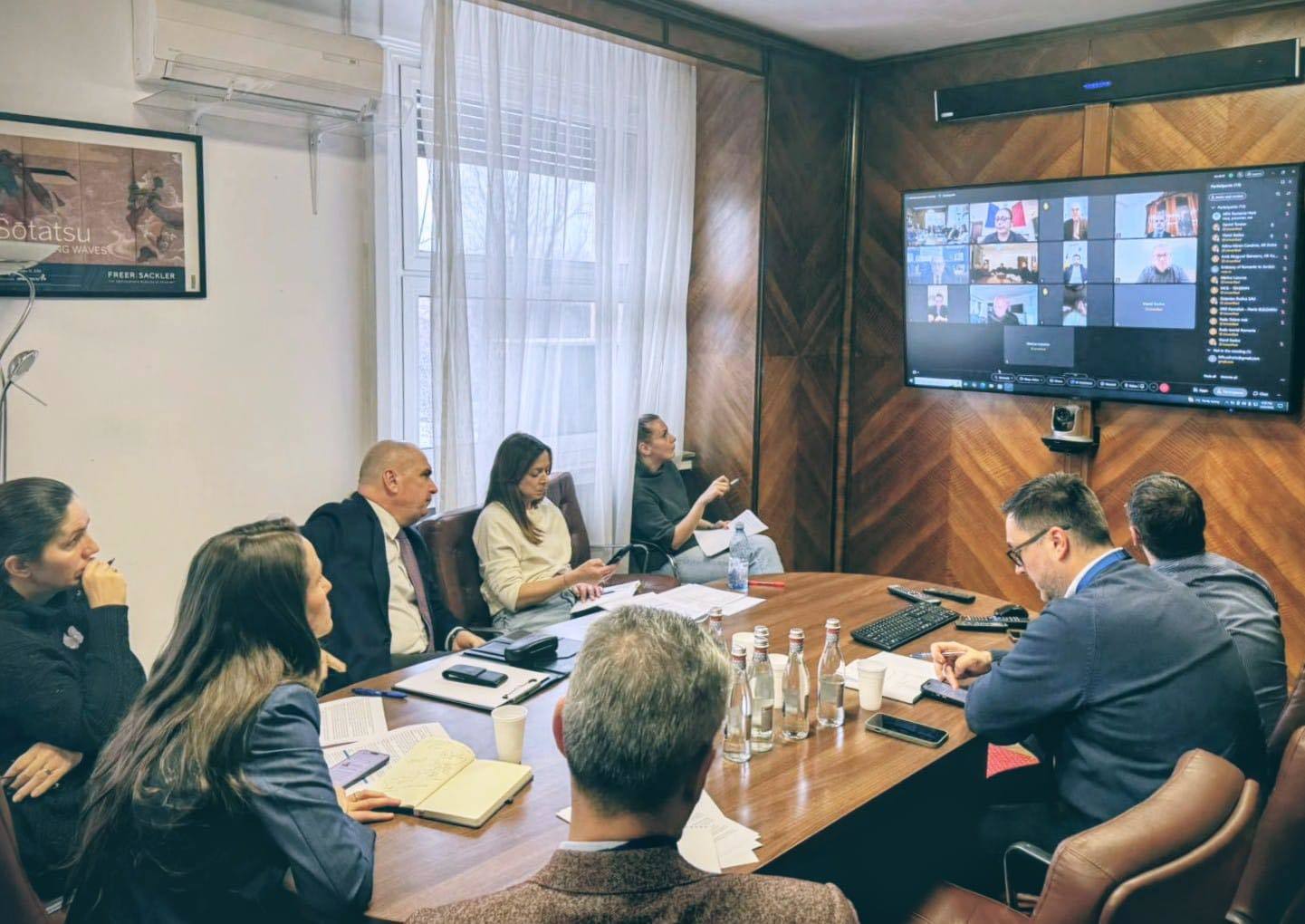 Oana Ţoiu anunţă că va fi suplimentat numărul operatorilor de la Bucureşti, în contextul situaţiei provocate de conflictul din Orientul Mijlociu: Este clar că sunt necesare resurse adiţionale, mai ales în momente sensibile/ Recomandarea ministrului