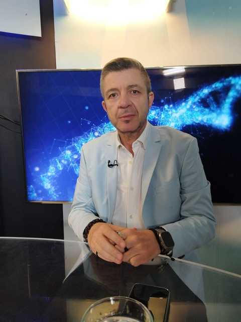 Dr. Toni Popescu (Sanitas): Pe domnul ministru Pîslaru îl apreciez intelectual, dar nu ai voie să faci erori. Nu ai voie să spui: am făcut legea într-un birou şi unele chestiuni au fost omise