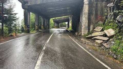Circulaţia pe DN 7C - Transfăgărăşan, deschisă între Piscul Negru şi Bâlea Cascadă/ Traficul, permis între orele 7.00 şi 21.00/ Autorităţile avertizează privind prezenţa urşilor