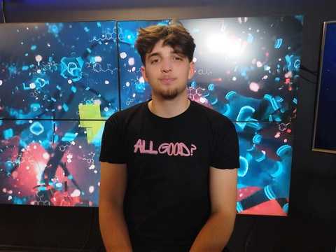 Un elev din Bucureşti a creat o aplicaţie pentru a-i sprijini pe adolescenţii care au probleme şi nu au cu cine să discute/ Cum funcţionează aplicaţia ”All Good”