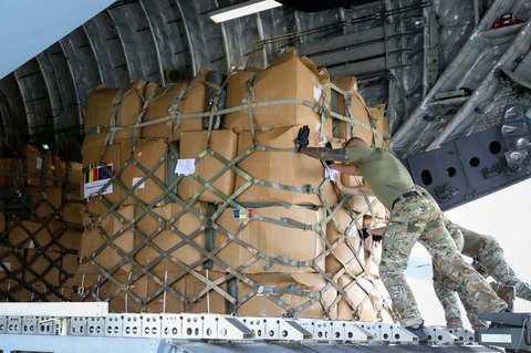 România ajută Venezuela, în urma cutremurelor majore din Regiunea Yaracuy/ Corturi, pături, saci de dormit, perne, aşternuturi şi medicamente, trimise cu un avion militar - FOTO