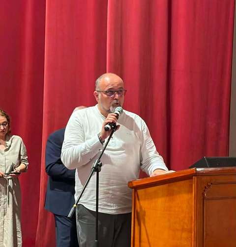 Preot din Topoloveni, suspendat de la slujire şi cercetat disciplinar după ce a preluat conducerea PSD local