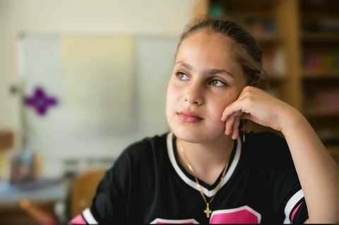 Anchetă „Salvaţi Copiii”: Mai mult de jumătate dintre copiii cu părinţii plecaţi la muncă în străinătate vor ca aceştia să se întoarcă în România, în timp ce doar o cincime dintre ei ar prefera să se mute ei în ţara unde muncesc părinţii