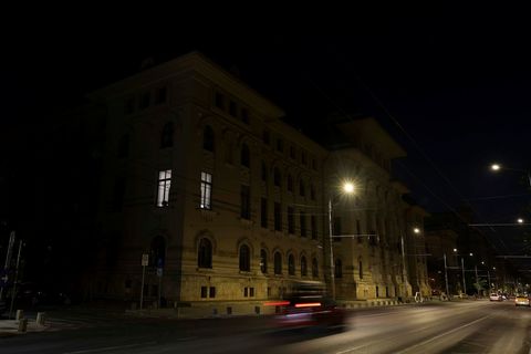 Bolojan, despre reducerea consumului de energie: Oamenii raţionali înţeleg că aici e un efort de bun simţ pe care, în condiţii normale, dacă îl facem fiecare, putem trece prin această criză, fără să fim puşi în situaţia de a lua măsuri limitative