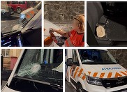 Cluj - Ambulanţă atacată cu topoarele după ce într-un clip pe TikTok s-a afirmat că „fură copii”/ Şoferul autosanitarei a fost rănit la ochi de cioburile parbrizului spart - FOTO, VIDEO