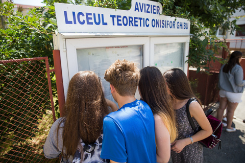 MEC anunţă că liceele pot organiza concurs de admitere în clasa a IX-a după ce elevii susţin Evaluarea Naţională/ Ce presupune acest examen şi ce discipline sunt vizate