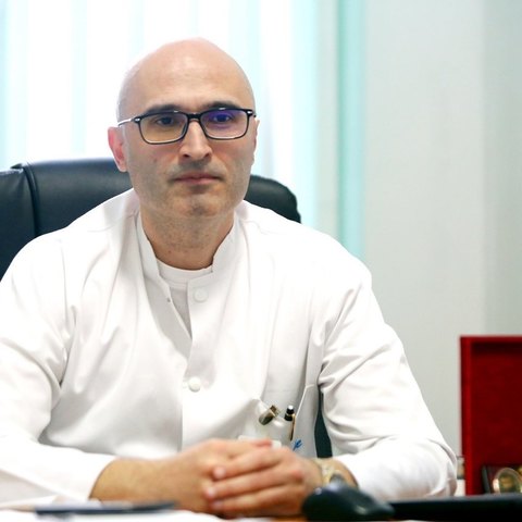 FUM LA TIMIŞOARA - Dr. Cristian Oancea: Fumul degajat în timpul incendiilor de vegetaţie conţine un amestec de particule fine şi gaze toxice care pot afecta aparatul respirator, inclusiv în cazul persoanelor sănătoase