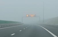 Circulaţie îngreunată din cauza ceţii pe Autostrada A2 Bucureşti-Constanţa, între Feteşti şi Cernavodă, dar şi pe drumuri din judeţele Brăila, Călăraşi, Ialomiţa şi Tulcea/ Cod galben de ceaţă în şase judeţe