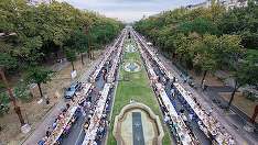 Primăria Capitalei: A fost o atmosferă incredibilă azi, în centrul Capitalei, unde 20.000 de oameni s-au aşezat la cea mai lungă masă din lume, de 5 km. Şi, da, am bătut recordul mondial! - FOTO