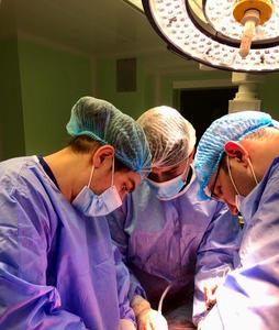 Agenţia Naţională de Transplant: Cinci oameni au primit o nouă şansă la viaţă, după ce două familii au acceptat donarea de organe şi ţesuturi
